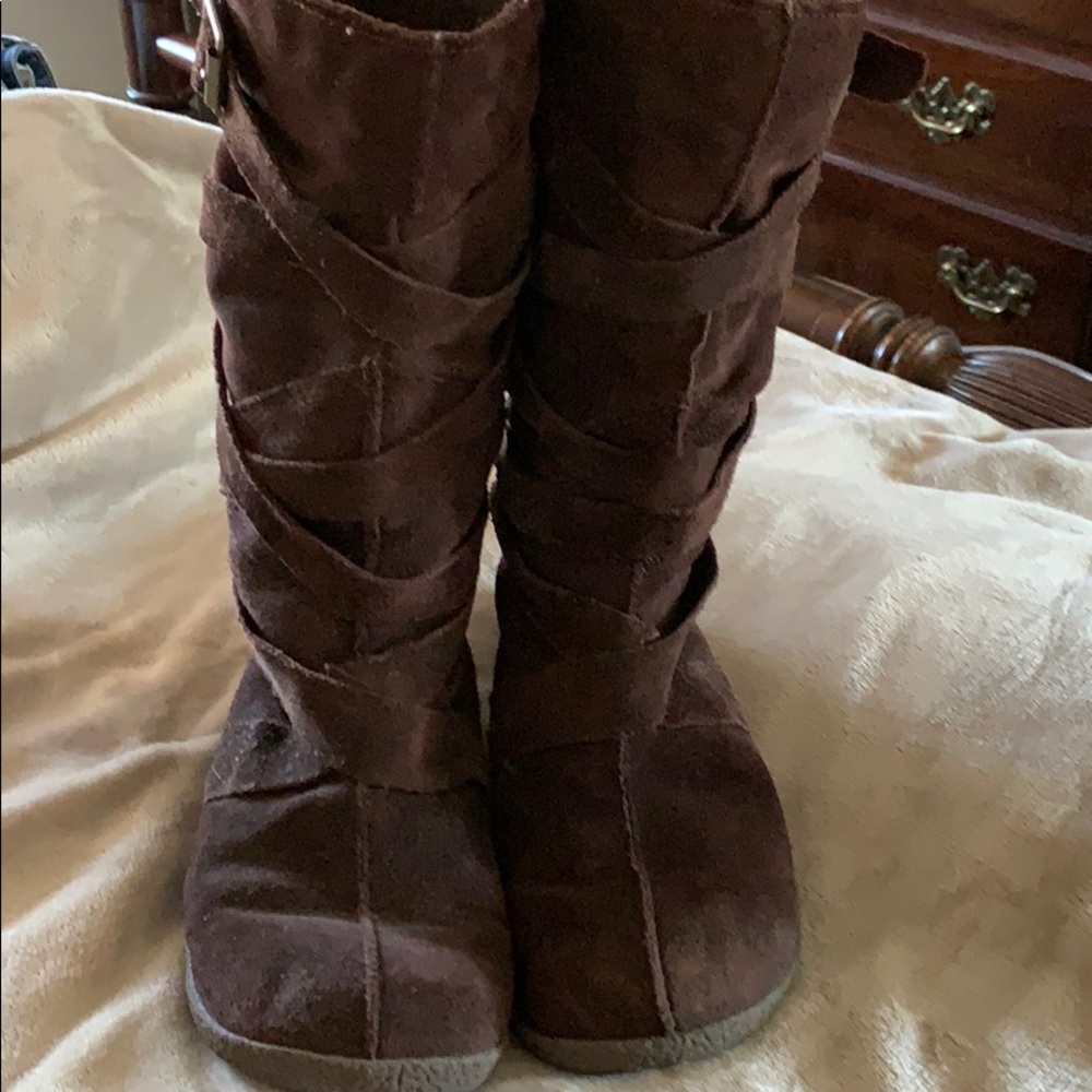 Boots - Picture 2 of 3